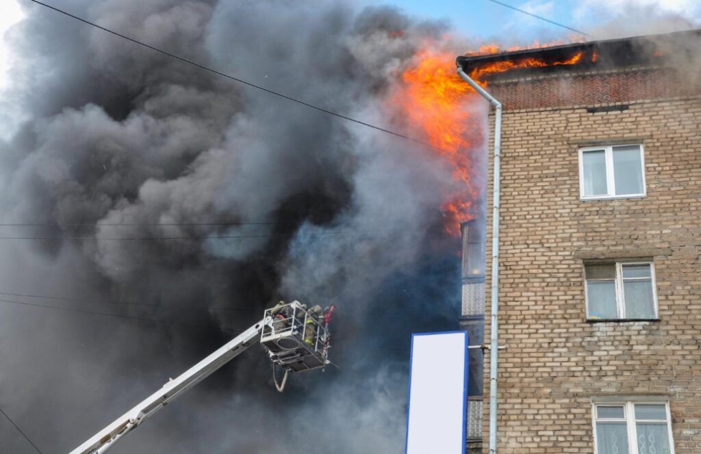 Wzniecenie ognia w opuszczonym budynku przy ulicy Wiejskiej w Ludwikowicach Kłodzkich